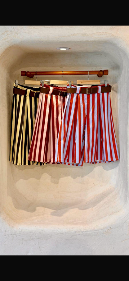 Short one size with belt