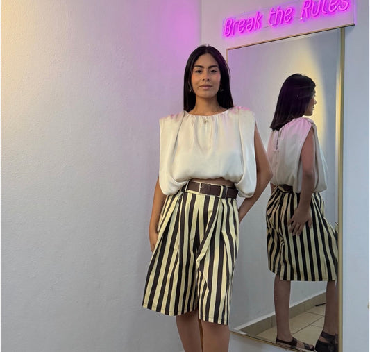 Short one size with belt